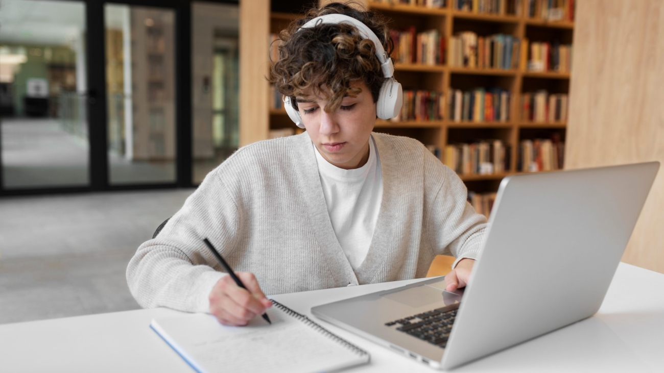 young-student-learning-library (1)